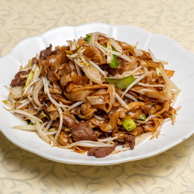 味菜牛肉炒河 L - [Preserved Greens with Beef Chow Fun].